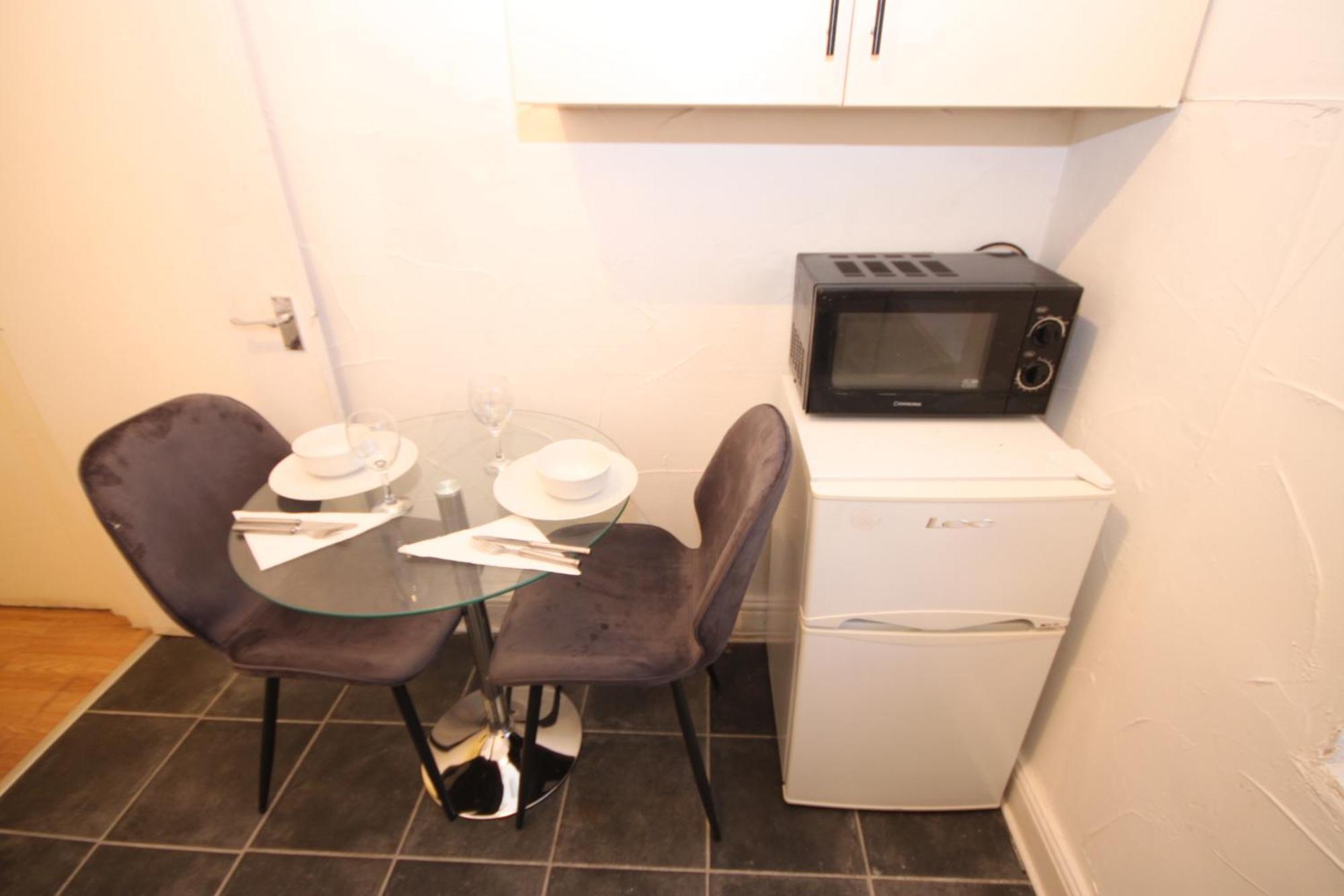 Barton Seaview, Self Catering Studio Apartments, Promenade & Central Beach Location, Families, Couples Or 23 Years Plus Only, Free Parking Blackpool Quarto foto