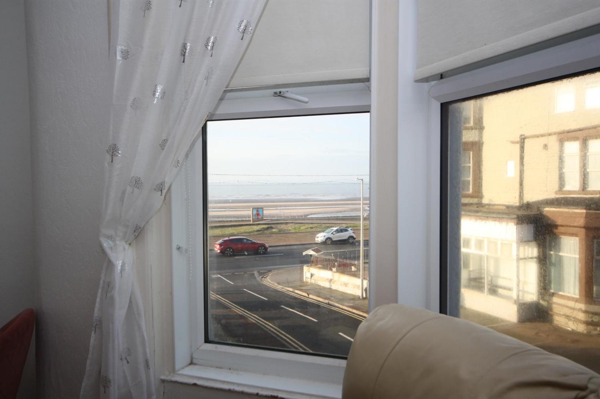 Barton Seaview, Self Catering Studio Apartments, Promenade & Central Beach Location, Families, Couples Or 23 Years Plus Only, Free Parking Blackpool Exterior foto