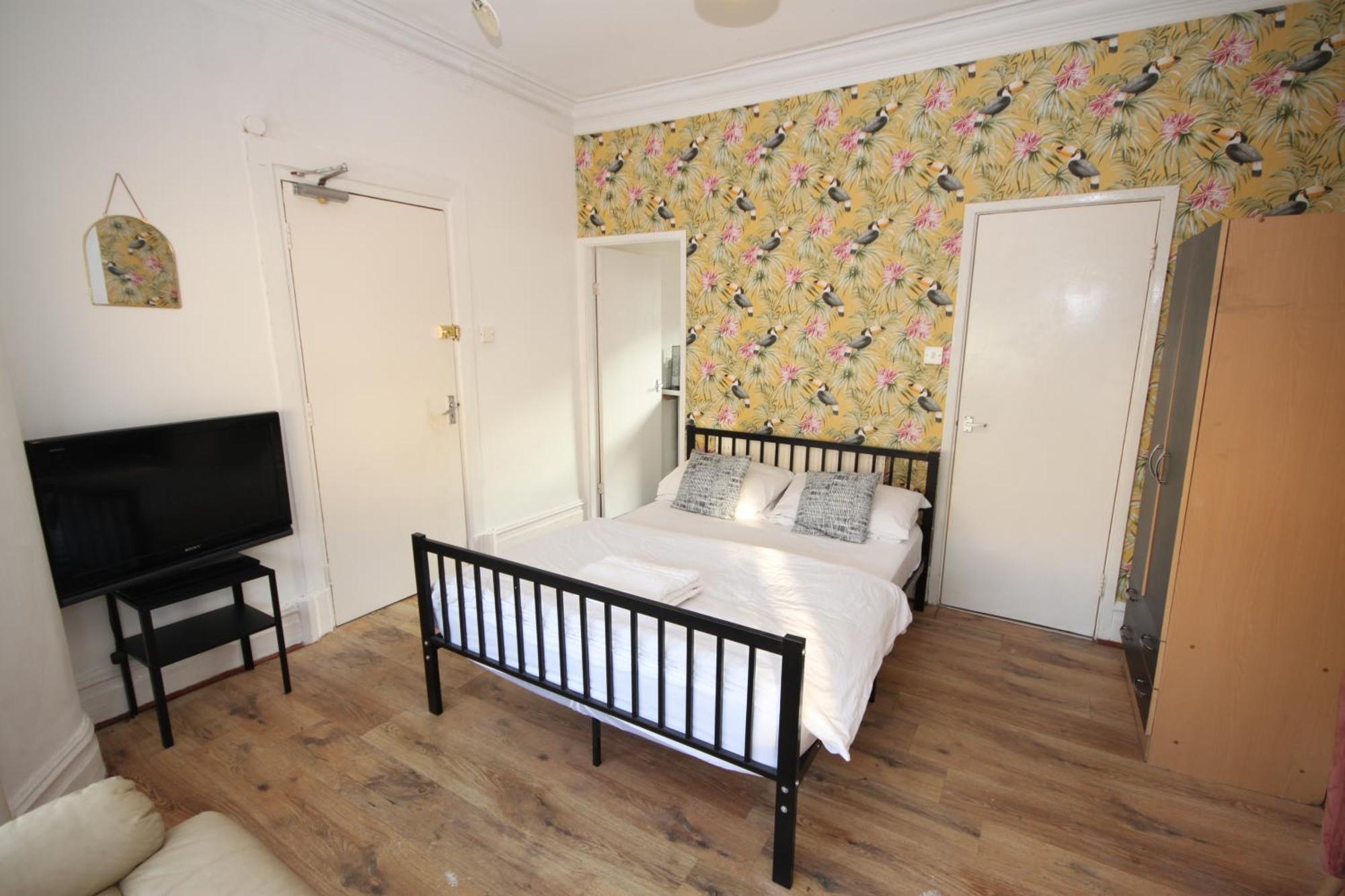 Barton Seaview, Self Catering Studio Apartments, Promenade & Central Beach Location, Families, Couples Or 23 Years Plus Only, Free Parking Blackpool Exterior foto