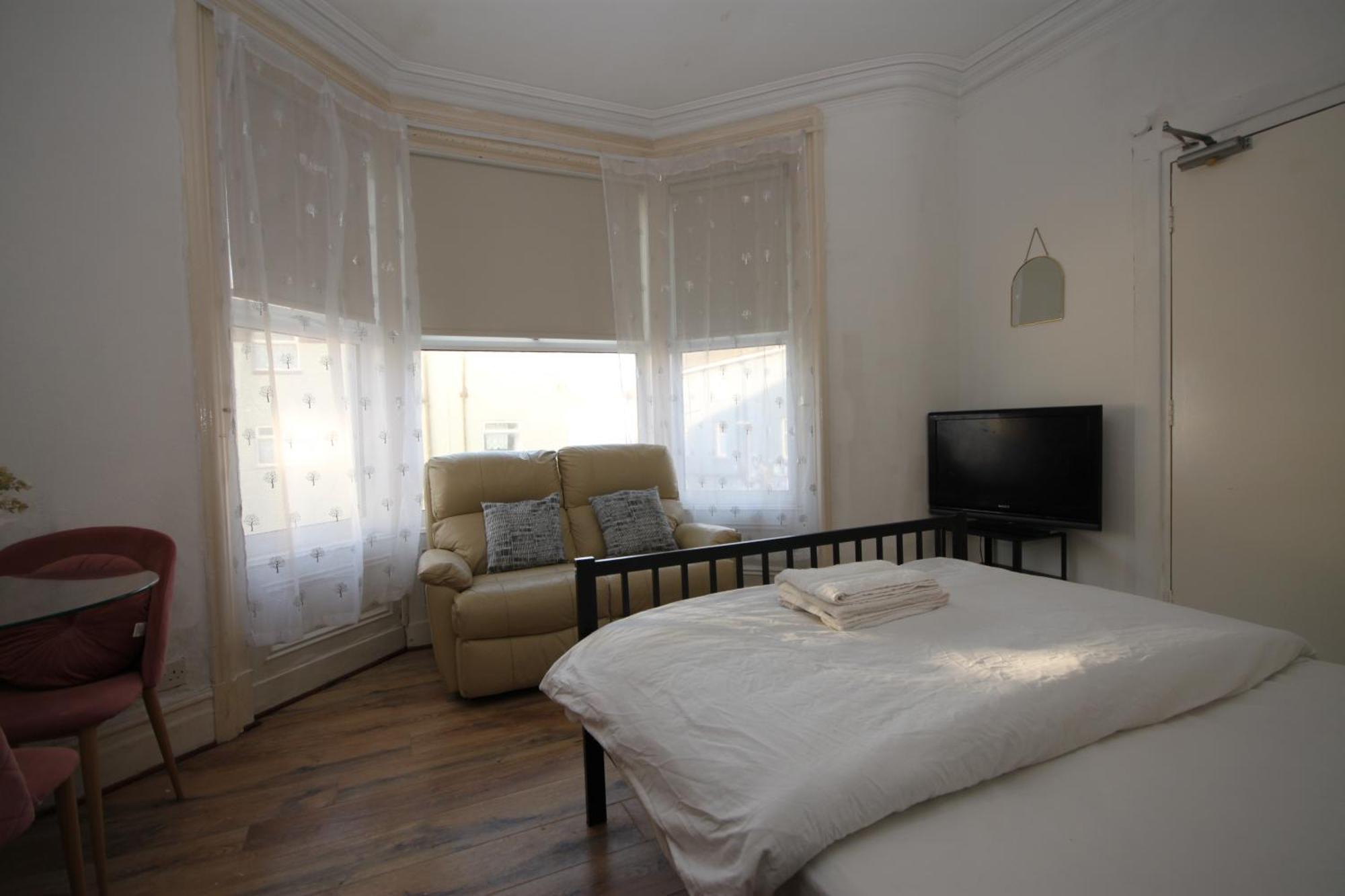 Barton Seaview, Self Catering Studio Apartments, Promenade & Central Beach Location, Families, Couples Or 23 Years Plus Only, Free Parking Blackpool Quarto foto